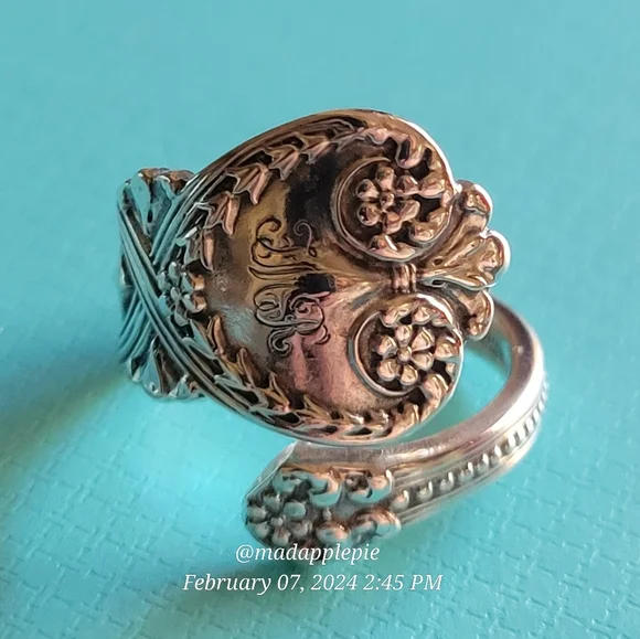 1889 Tiffany & Co. Saint James Spoon Ring in Sterling Silver Luxury jewelry #77 - Picture 3 of 16